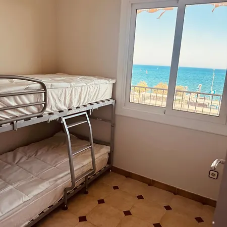 Apartment первая линия моря рядом с барселоной напротив вокзала *