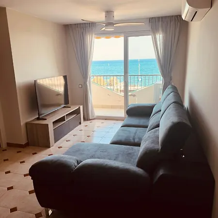 первая линия моря рядом с барселоной напротив вокзала Apartment *