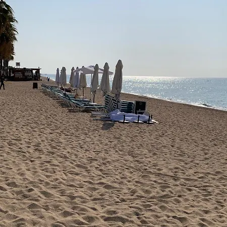 первая линия моря рядом с барселоной напротив вокзала * Pineda de Mar