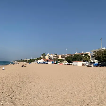 Apartment первая линия моря рядом с барселоной напротив вокзала Pineda de Mar